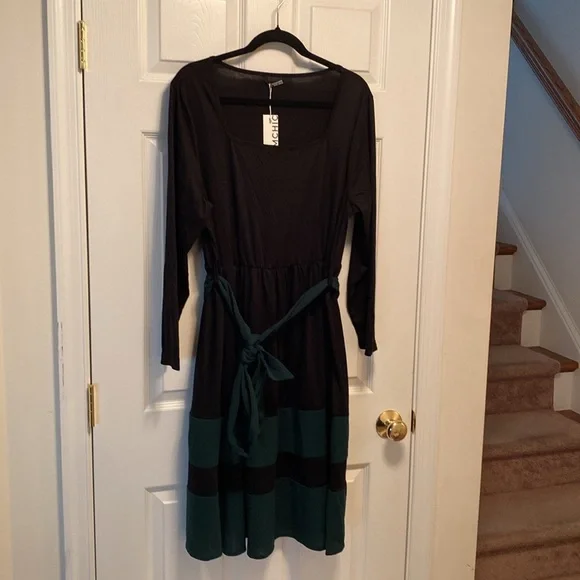 Brand New BloomChic Black/Green Dress…size 14-16 - Picture 1 of 4
